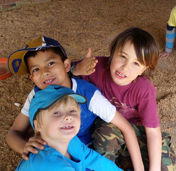 Lago y Tierra Campamento