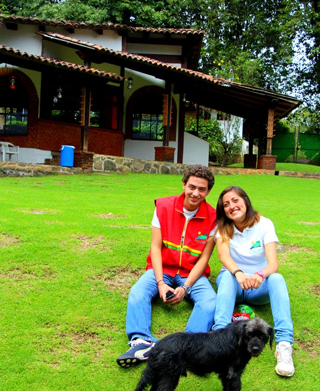 Lago y Tierra Campamento