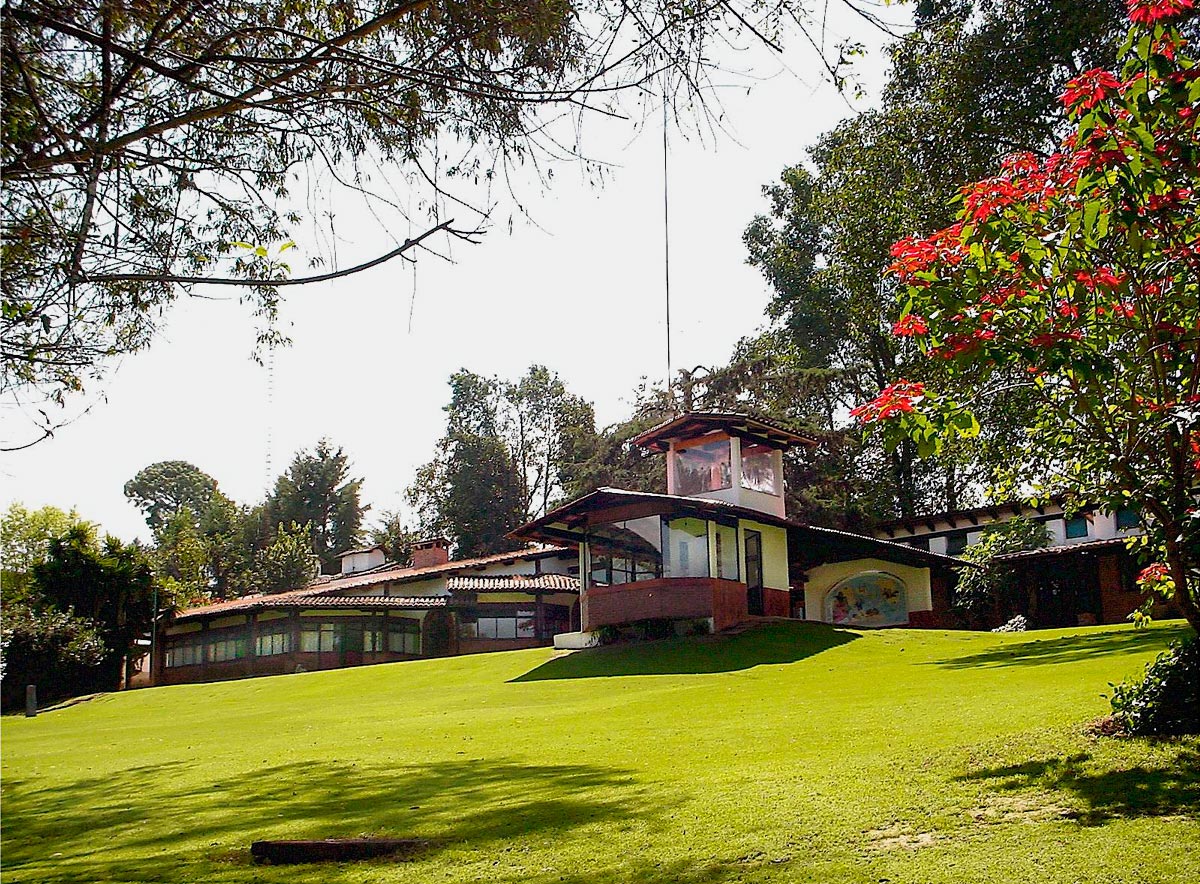 Lago y Tierra Campamento